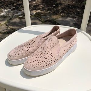 Vionic perforated slip on sneakers size 8